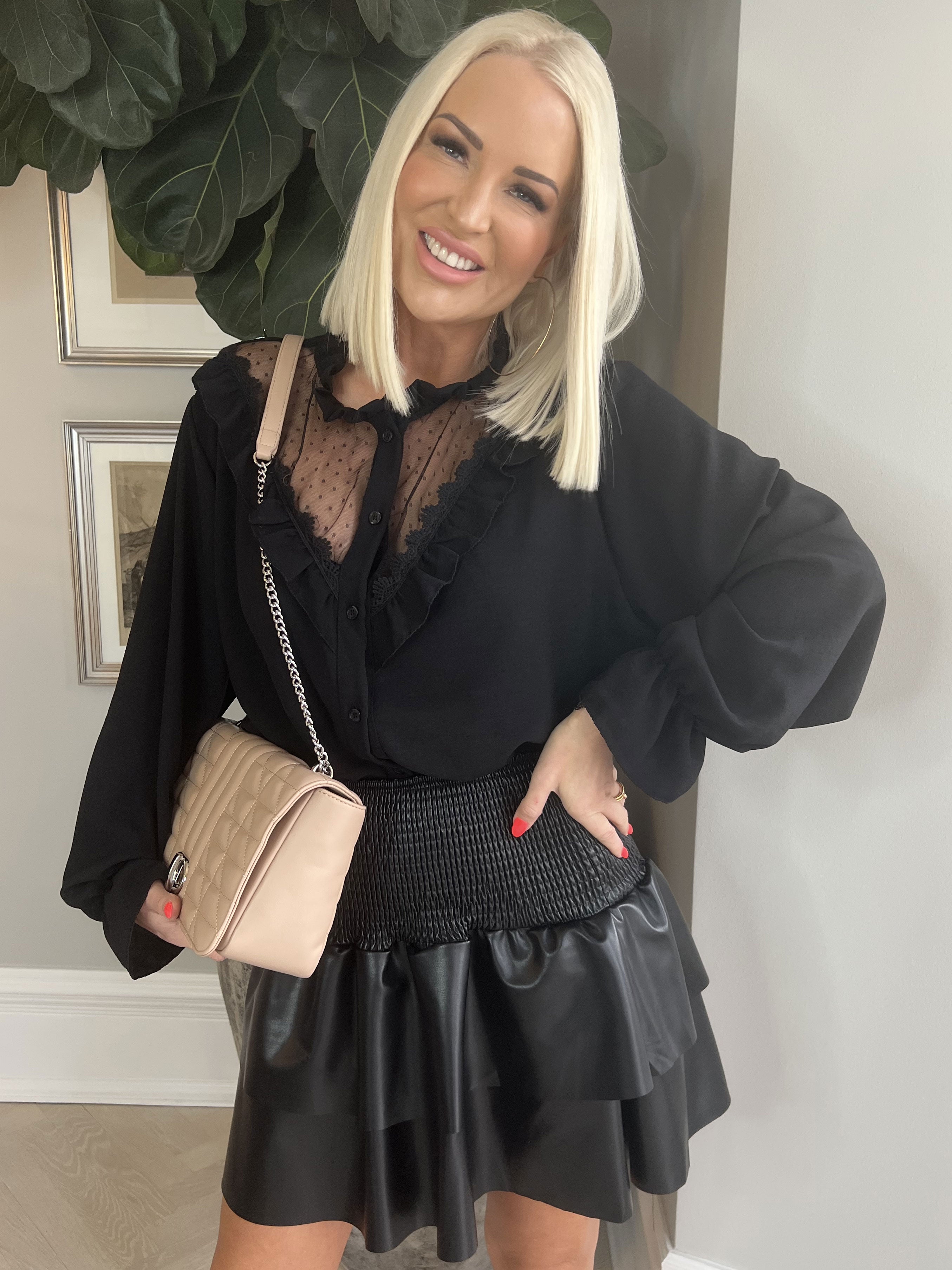 Zaza - Rufsig kjol i läderlook med elastisk del